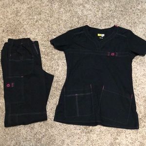 Wonderwink scrubs (black) 🖤💕
